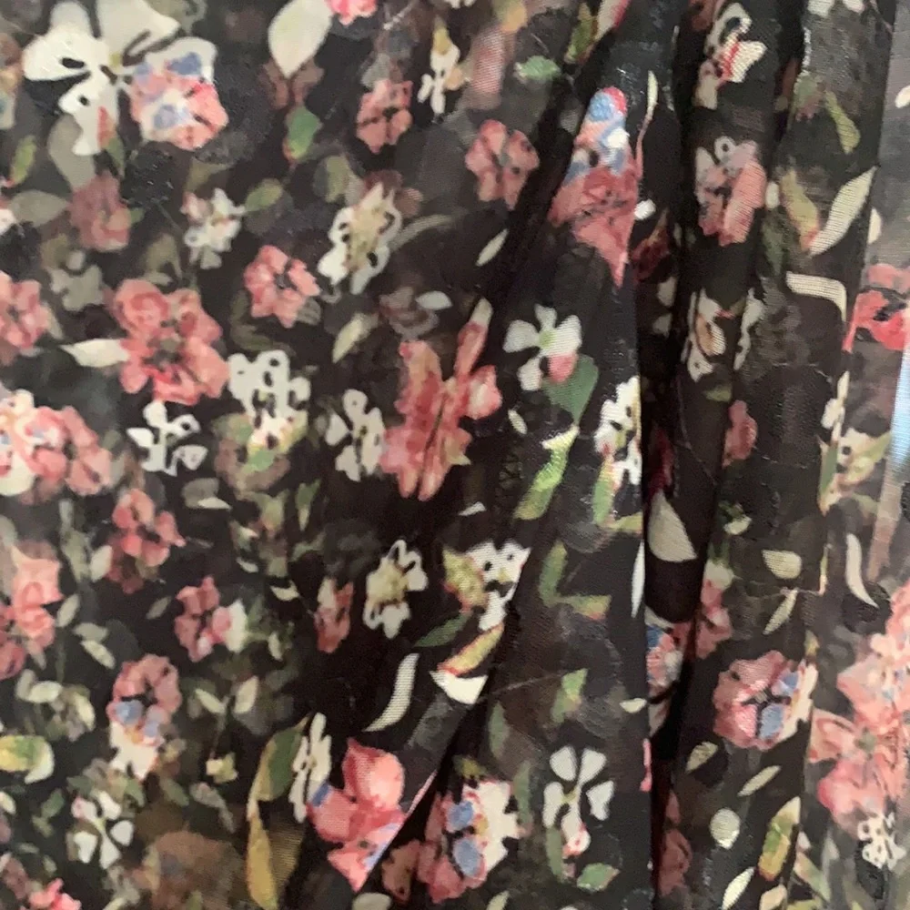 Floral button up - never worn, tags still attached - Picture 2 of 3